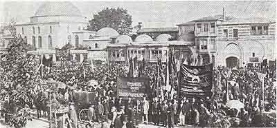 II. ABDÜLHAMİD İN SELANİK E SÜRGÜN EDİLMESİ 1908 yılı 23 Temmuz unda İkinci Meşrutiyet ilan edildiği zaman, II. Abdülhamid tahttan indirilmemişti.