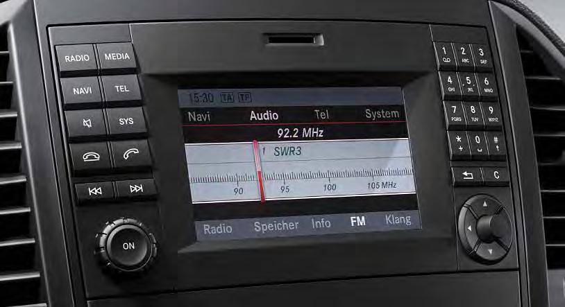 Audio 15 radyo, 8 inç TFT ekranlı, Bluetooth arayüzlü, USB ve Aux-in bağlantı soketi, SD hafıza kartı yuvalı ve opsiyonel
