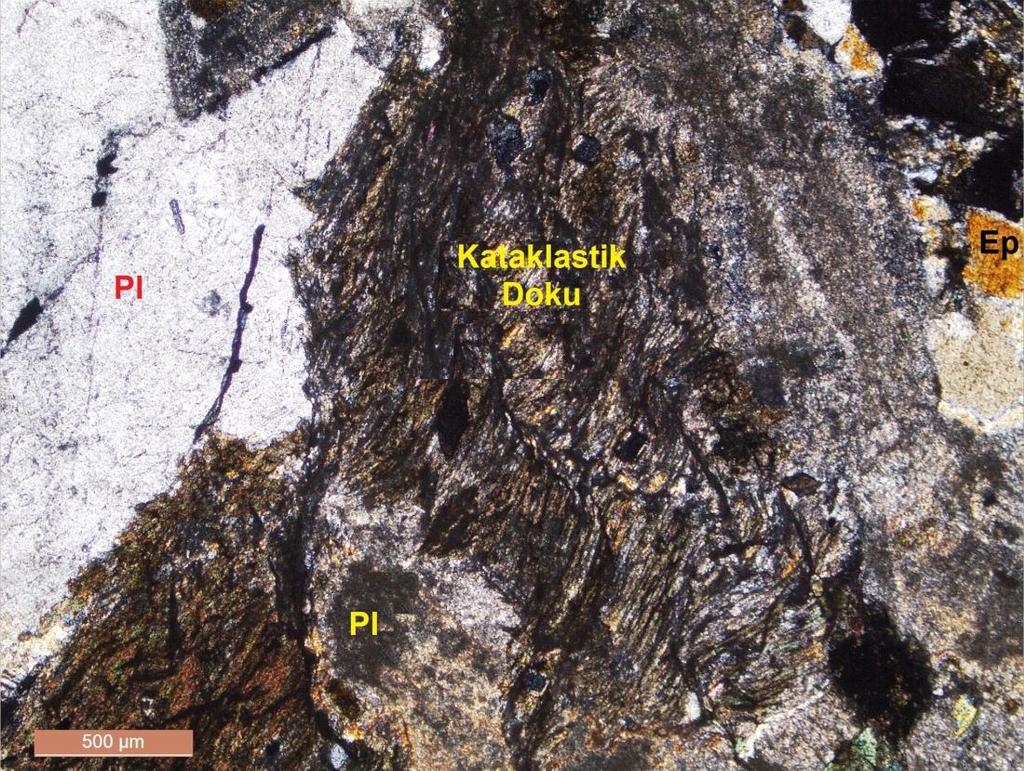 40 Şekil 4. 10: Kırklareli-Balaban dan alınan granit örneğindeki plajiyoklaz (Pl) epidotlaşma (Ep) ve kataklastik dokunun genel görünümü (Çift Nikol, 25