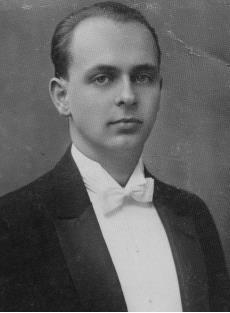 5 Resim 2. Montag ın Gençlik Dönemine Ait Portresi 1929 da Montag, Macar Kraliyet Operası nın sınavını solo kontrabasçı olarak kazandı.