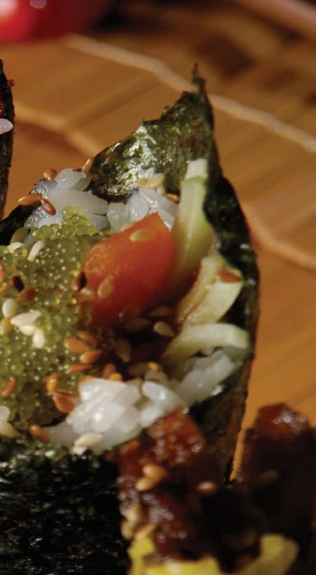 Temaki sushi bir adet servis edilir. Temaki sushi is served as single piece.