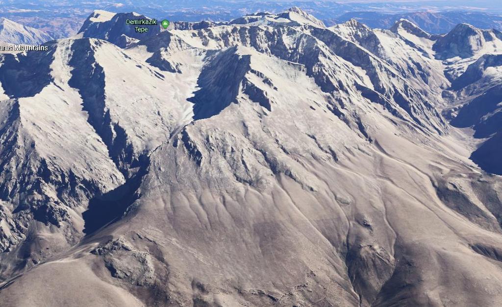 Sokullupınar kamp alanı Emler zirve Eznevit sırt hattı başlangıcı Karasay zirve Eznevit zirve Vayvay zirve Kocadölek taş dağ evi Eznevit yayla Ok hattını kamp yükü ile rahat bir yürüyüş ile 2 saatte