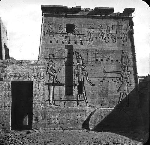 Şekil 4.6 : Kral Horus a adanmış Edfu Tapınağı, Philae, Mısır, MÖ 57, http://www.flickr.