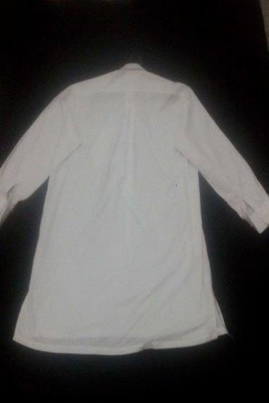 Suriye (Kaynak Kişi: Mohand Jalluta) Giyimde Kullanılan Malzemeler ve Renkler: Keten, poplin kumaştan hazırlanmıştır. Beyaz, krem, bej ve mavi kullanılmaktadır.
