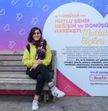 Çamurlu Eller adlı sergisi 29 Eylül Cumartesi günü Nev Atölye de ziyarete açıldı. Sergiye Üsküdarlılar yoğun ilgi gösterdi. Ayrıca Üsküdar için üretimi kutladık.