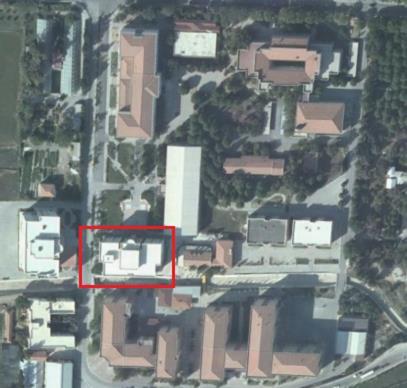 EĞĠTĠM BĠNASININ TANITIMI ÇalıĢma, Ege Üniversitesi Kampüsü nde 2002-2003 yılları arasında inģa edilmiģ olan ġekil 1 de konum planı verilen ĠnĢaat Mühendisliği Bölümü binasında gerçekleģtirilmiģtir.