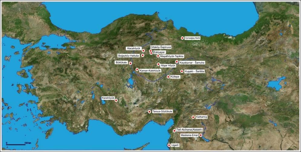Hititlerde Kent ve Kent Kimliği Üzerine Bir Değerlendirme Harita1: Hitit Dönemi Anadolu da Bulunan Belirli Başlı Yerleşimler Hititler öncesinde kurulan bu yerleşim yerlerinde, Hititler tarafından