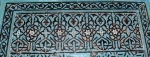 Konya Beyhekim Cami mihrap alınlığında yarım palmet ve kıvrımlı helezonlardan