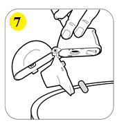 7. Ağızlık parçasını yeniden açınız. Cihazı çevirerek kullanılmış kapsülü çıkarınız ve atınız. İçeride kalan tozları temizlemek için kuru bir kağıt mendil ya da yumuşak bir fırça kullanınız.