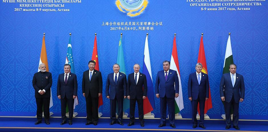 Zirve toplantısına kadar Rusya, Çin, Kazakistan, Özbekistan, Kırgızistan ve Tacikistan dan oluşan örgütün Hindistan ve Pakistan ın da katılmasıyla üye sayısı sekize çıktı.
