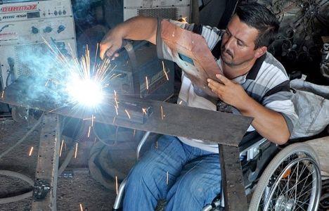26 Engelli çalışanlar 67. Engelli çalışanların çalıştığı işyerlerinde, engel durumları dikkate alınarak gerekli olan her türlü düzenlemeler yapılır.