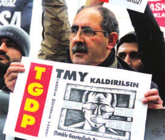Böylece Türkiye de tutuklu ya da hükümlü olarak cezaevinde bulunan gazetecilerin sayısı 106 dan 102 ye düs müs oldu.