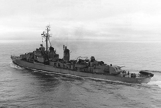 1964 Ağustos'u Vietnam Savaşı sıralarında USS Maddox isimli geminin istihbarat operasyonu yaparken saldırıya uğradığı haberi alındı.