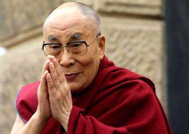 Ruhani bir lider olarak tanımlanan ve kendini Budizme atayan Dalai Lama,1998'de ortaya çıkarılan habere göre 1960-1970 yılları arasında birçok Tibetli lideri ile birlikte