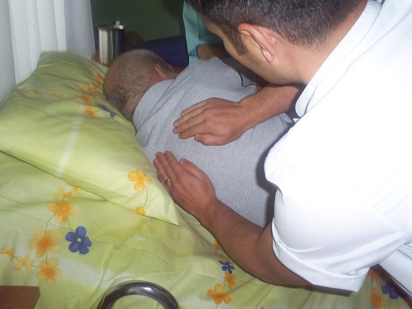 Günlük Bakım Hizmetleri Yatalak yaşlıların akciğer kapasitelerini arttırmak, sekresyon atılımını kolaylaştırmak amacıyla sağlık personeli yardımıyla