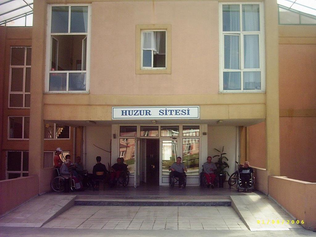 Huzur sitesinde hizmet verilen 130 yatağa bağımlı sakin çalışmaya