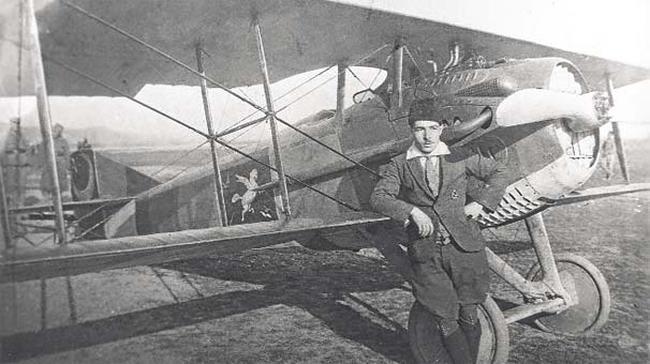 8 / 57 1916 senesinde ilk uçuşunu