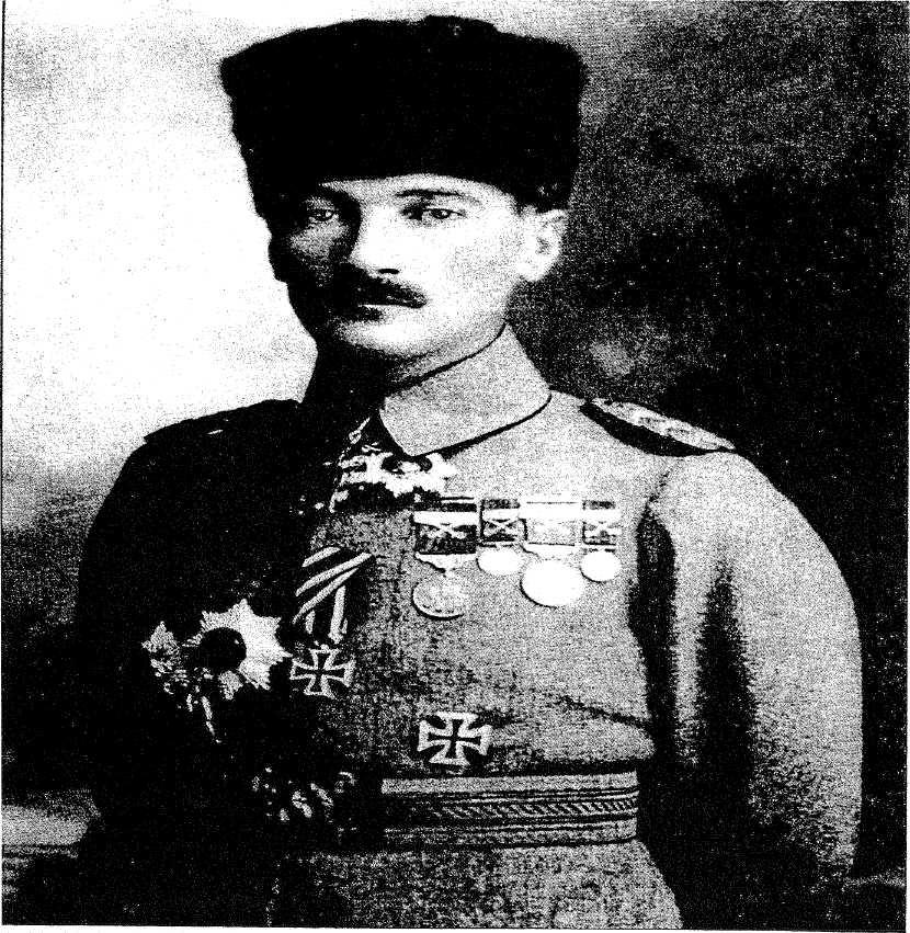 Mustafa Kemal Paşa Nişan Ve Madalyalarıyla.