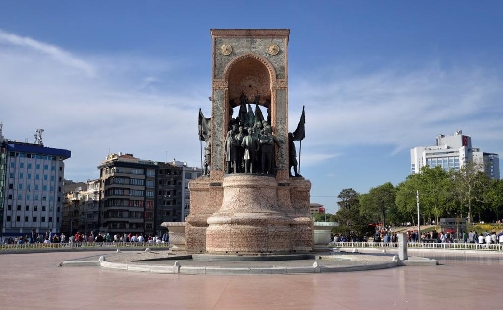 Gündoğdu, F.Ç., Özçelik H., Kornoşor Ç.D. (2018). Kentsel Tasarım Sürecinde Kamusal Sanat ve Samsun Kenti Seramik Yüzey Uygulaması Örneği. ulakbilge 6. 27 (2018): 1079-1094.