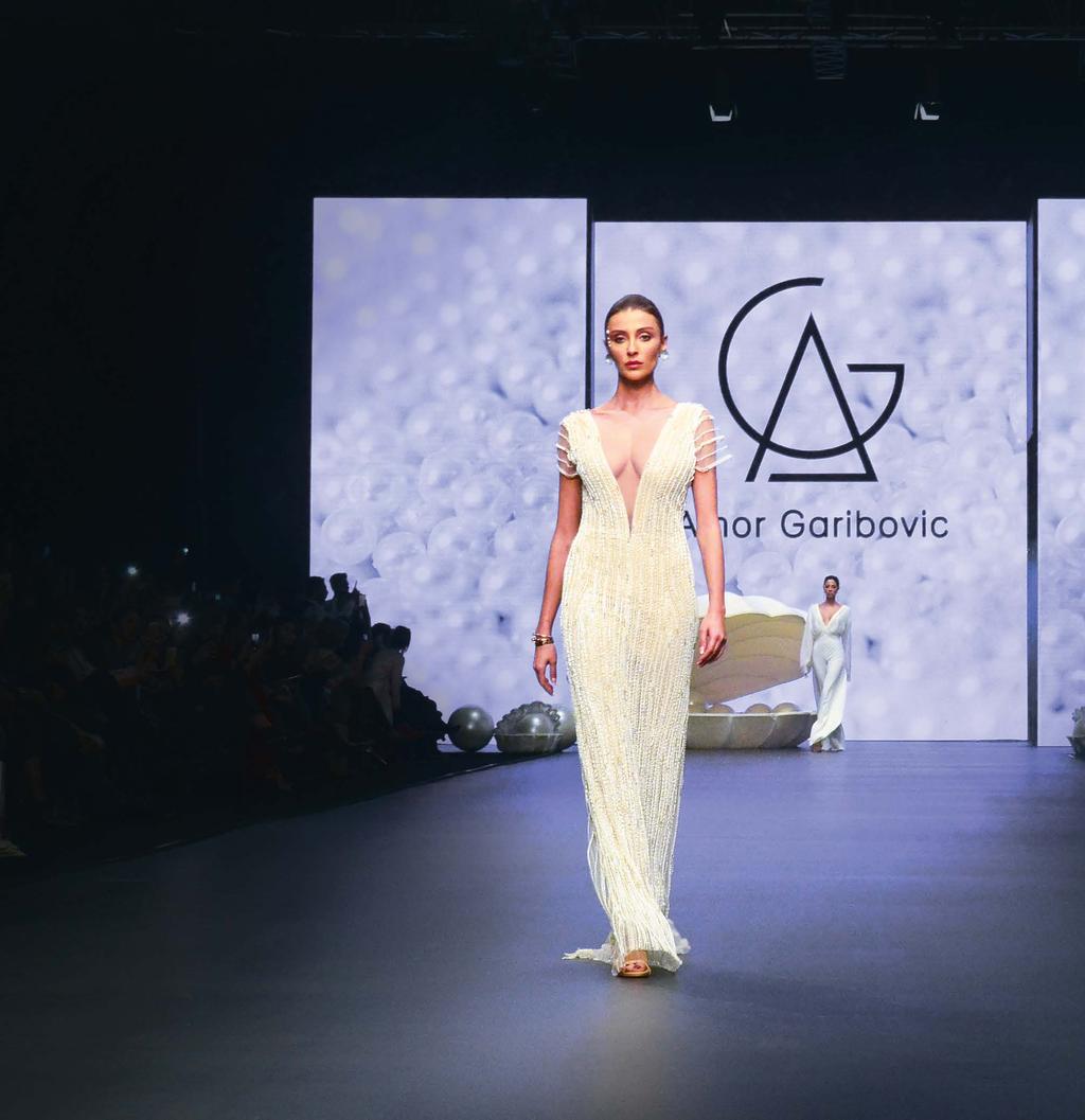 AMOR GARIBOVIC 8. Gelinlik Tasarım Yarışması birincisi Amor Gariboviç performans defilesi ile sektör profesyonellerinin beğenisini kazandı.