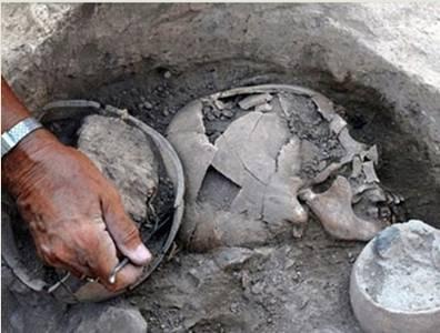 Mersin'de 8 bin yıllık iskelet MERSİN- Mersin'de, Anadolu'nun en eski yerleşim yerlerinden Yumuktepe mevkiinde