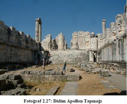 5) İYONYALILAR (M.Ö. 1200-676) 1)İzmir den B.Menderes Nehri arasına kadar olan bölgeye İyonya denir. 2)Yunanistan'dan gelen Akalar bu bölgeye gelerek şehir (polis) devletleri kurdular.