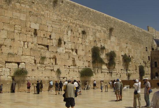 6)En önemli eserleri Kudüs'teki MESCİD-İ AKSA (Süleyman Mabedi) dir. Önemli: Tek tanrılı dine inanan ilk kavmidir.