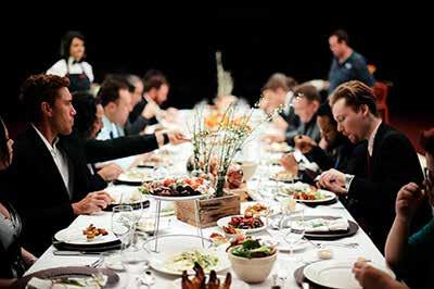 Özel Öğle Yemeği Sponsorluğu Seçilecek katılımcılarla, özel bir yemek organizasyonu sponsorluğudur. Sponsor firmaya birebir ilişki inşa etme şansı verir.