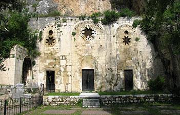 Cami, Mersin'de Kızkalesi, Diyarbakır da Hasankeyf, Konya da Çatalhöyük, Kayseri de Kültepe, Adıyaman Kâhta da Nemrut Dağında Kommagene İmparatorluğuna ait harabe yapılar, Ağrı Doğubayazıt'ta İshak