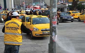 pankartlarını indirmek için de Büyükşehir Belediyesi yoğun bir çalışma yürüttü.
