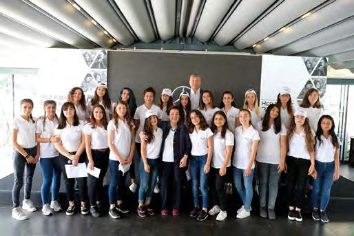 HABERLER NEWS Her Kızımız Bir Yıldız Projesi nin Yıldız ları İstanbul da buluştu Mercedes-Benz Türk ün, Çağdaş Yaşamı Destekleme Derneği ile birlikte, toplumda kadının her alanda hak ettiği güce