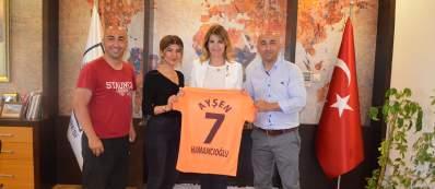 Antalya Şube Başkanı Ayşen Hamamcıoğlu nu ziyaret ederek, son yıllarda kadın futbolunun gelişim