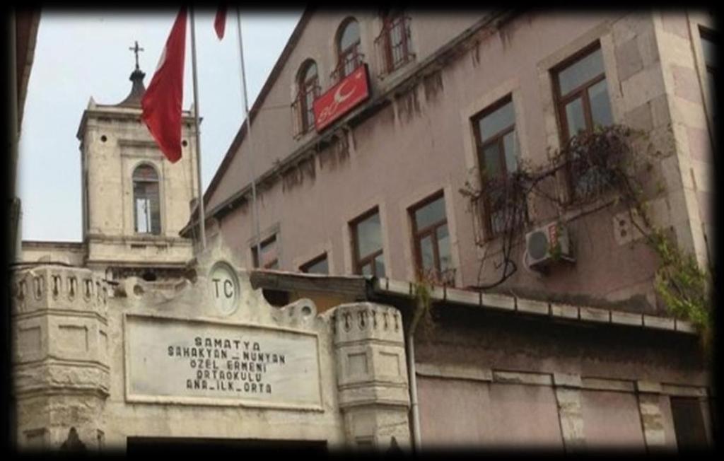 Azınlık ve Yabancı Okulları Azınlık Okulları: Fatih İstanbul un fethinden sonra Rumlara inançlarında, ibadetlerinde, mahalli idarelerinde serbesti tanımıştı Ermeni ve Yahudiler de bu imtiyazlardan