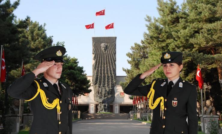 Tarihi, zaferler ve kahramanlıklarla dolu Türk Silahlı Kuvvetlerinde görev yapma onurunu yaşamanız ve bunun gururunu
