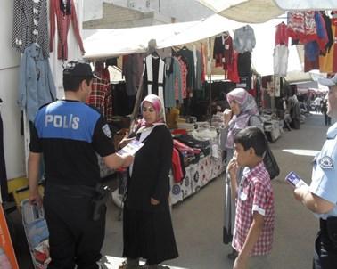 YAHYALI İLÇE EMNİYET MÜDÜRLÜĞÜ BİLGİLENDİRME FAALİYETLERİ Sayfa 73 2013 yılı içerisinde Trafik Kuralları, Trafikte Kask Kullanımı, Siber Suçlar konulu