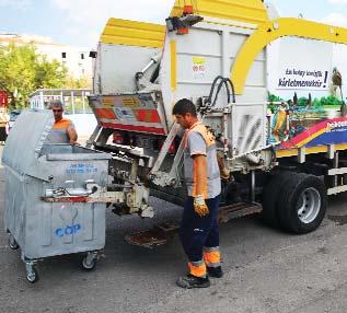 İlçelerimizden 25 Gölbaşı nda konteynerler temizleniyor G ölbaşı Belediyesi Temizlik İşleri Müdürlüğü ekipleri tarafından, ilçede bulunan tüm çöp konteynerleri yıkanarak temizleniyor.
