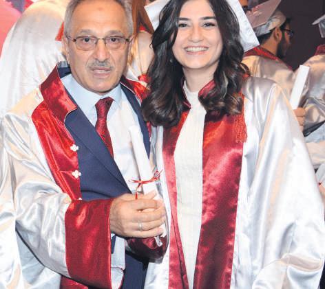 Yaşar Hacısalihoğlu ile birlikte fotoğraf çektirdi.