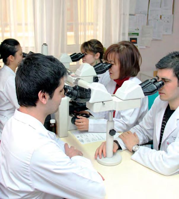 Bölümün Tanıtımı Patoloji Laboratuvar Teknikleri programının amacı; patoloji uzmanı gözetiminde, mikroskopik değerlendirme dışındaki tüm laboratuvar işlemlerinin yapılmasında yeterlik kazanmış teknik