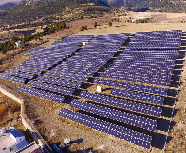 Tesiste Solar World marka güneş panelleri ile ABB marka inverterler kullanılmıştır. Kurulum 2 ayda tamamlanmıştır.