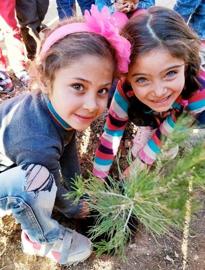 GÖNÜLLÜLERİMİZİN GERÇEKLEŞTİRDİĞİ PROJELER VE ETKİNLİKLER Ağaç Kardeşliği nin 2017 uygulamalarını tamamladık Çocuklara yönelik doğa eğitimi ve ağaçlandırma projesi olan Ağaç Kardeşliği ni, Adım Adım