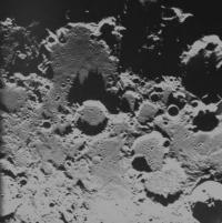 İlk Smart-1 Fotoğrafları 5500 km uzaktan 29 Aralık günü AMIE kamerası ile çekilmiş Ay ın kuzey kutup bölgesinin fotoğrafı. Sol üst kısım tam kutup noktası.