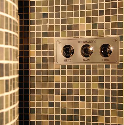 sol tarafında yer alan butonları kullanarak yağmur, şelale ya da püskürtme şeklinde soğuk duş