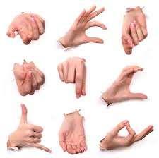 3. Jestler (El ve Kol Hareketleri): Jestler, yani el ve kol hareketleri, duyguların en güzel belirtileridir.