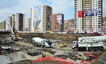 Törende konuşan Başkan Gökçek, Ankara Büyükşehir Belediyesi tarafından yapımı devam ettirilen yeni Mamak Kentsel Dönüşüm Projesi nin 7 milyon metrekareyi kapsayan alanıyla dünyanın en büyük kentsel
