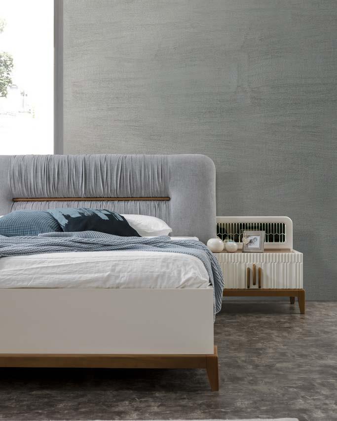 Massimo Sensual design which is a pleasure to touch. A bed with a slightly retro elegance, featuring smooth lines and embellished with quilting on the headboard.