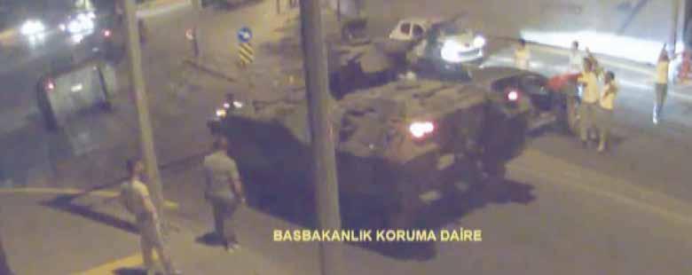 02:42 Cumhurbaşkanlığı Külliyesi ne girmeye çalışan bölücü terör örgütü FETÖ mensubu 3 ü rütbeli 13 asker