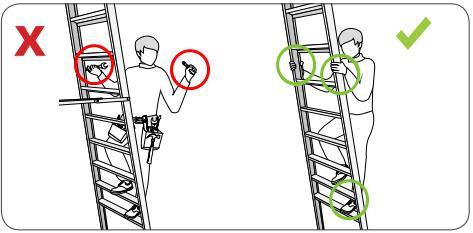 Merdiven dışına uzanılmamalı, ağırlık merkezinin merdiven kolları arasında kalmasına dikkate edilmelidir. Kaymaya dirençli iş ayakkabısı kullanımı dikkate alınmalıdır.