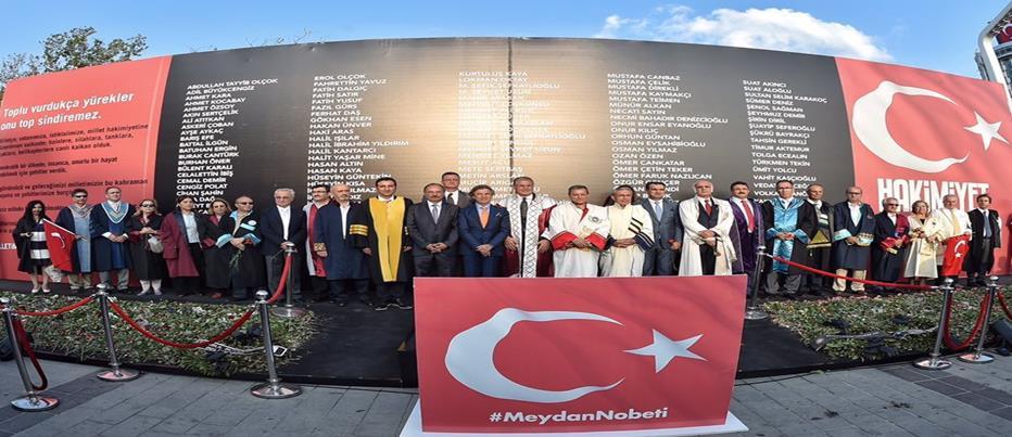 Akademisyenlerden Taksim Meydanı'nda Milli İradeye Saygı ve Demokrasi Yürüyüşü 28 Temmuz 2016-15 Temmuz da gerçekleştirilen kalkışma sonrası Türkiye nin ve dünyanın heryerinde darbeye karşı