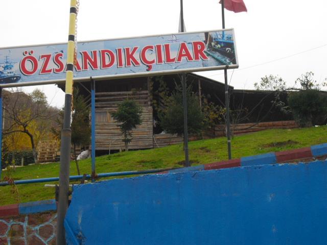 Şekil 48 Trabzon ilinde Arsin Organize sanayiinde bulunan işleme tesisleri ve soğuk hava depoları Hamsi ve balık unu üzerine çalışan işletmelerde, genelde günlük 2-30 ton balık işlenebilmektedir.