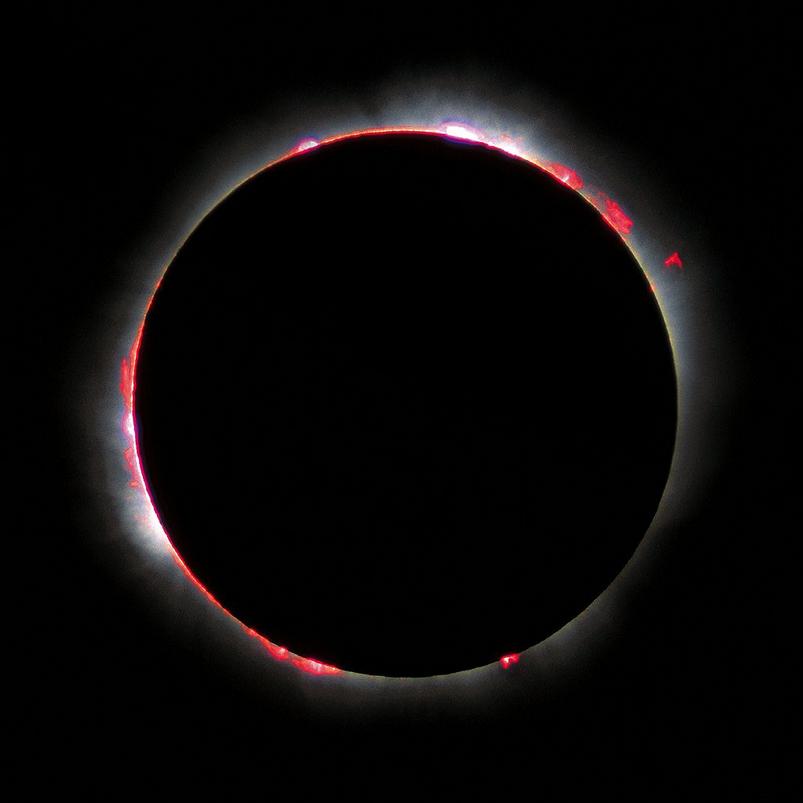 Şekil C.5 1999 yılı tam Güneş tutulması sırasında Güneş in kromosferinin bir görünümü C.2.a Spiküller Kromosferde görülen tüy benzeri yapılardır. Bu yapılan 500 km çapa sahip jet akıntılarıdır.